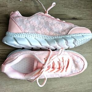 NEW Peach Walking Shoes w decorative mesh size 9